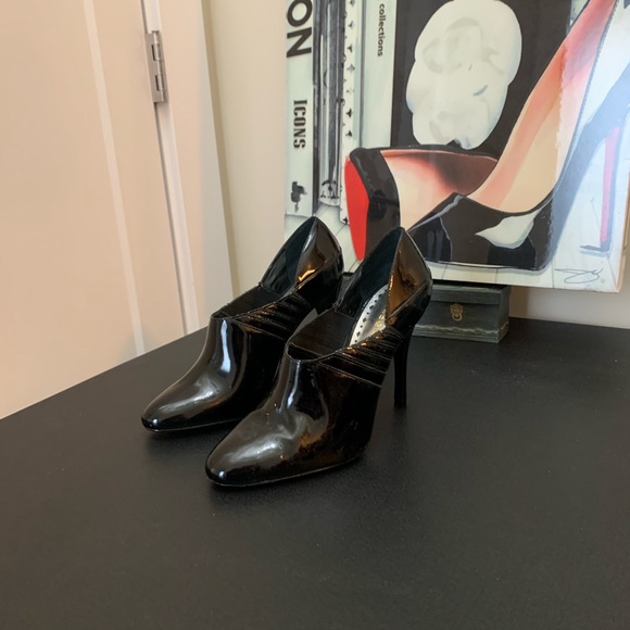 3️⃣6️⃣ Today ONLY more then 50% Off! HUGE SALE! BCBG heels. - Picture 3 of 5